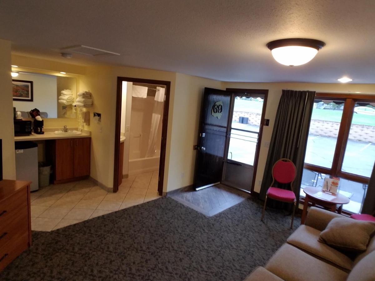 Black Hawk Motel & Suites Wisconsin Dells Exterior foto